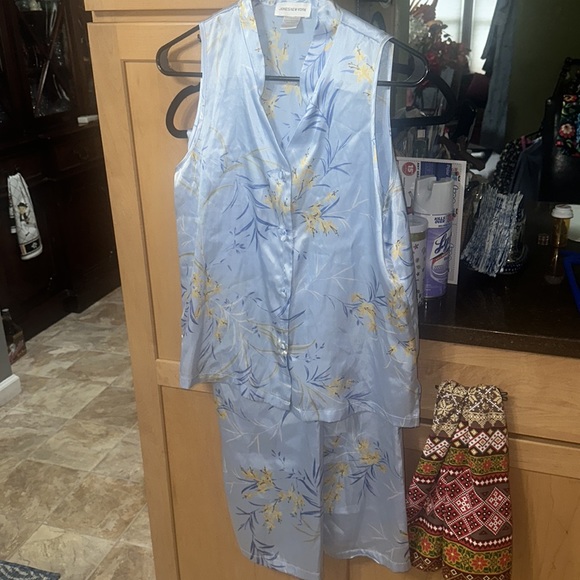 Beautiful jones of New York pjs for that special night - Picture 4 of 4